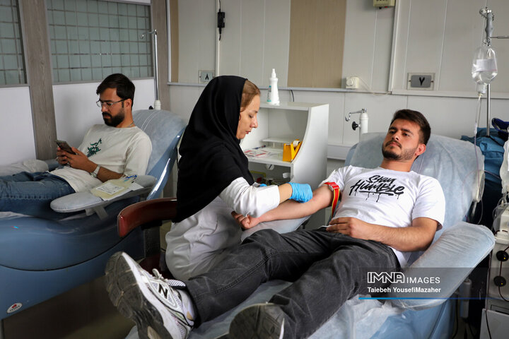 اهدای خون مردم همدان به حادثه‌دیدگان بندر شهید رجایی