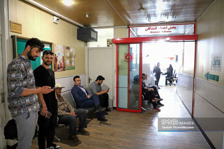 اهدای خون مردم همدان به حادثه‌دیدگان بندر شهید رجایی