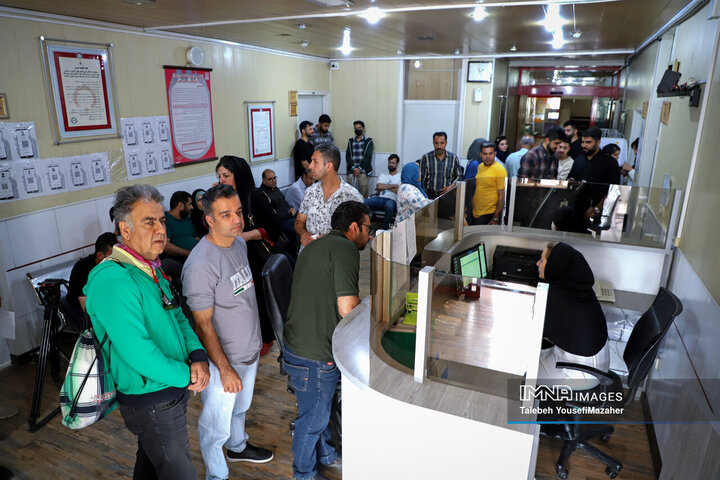 اهدای خون مردم همدان به حادثه‌دیدگان بندر شهید رجایی