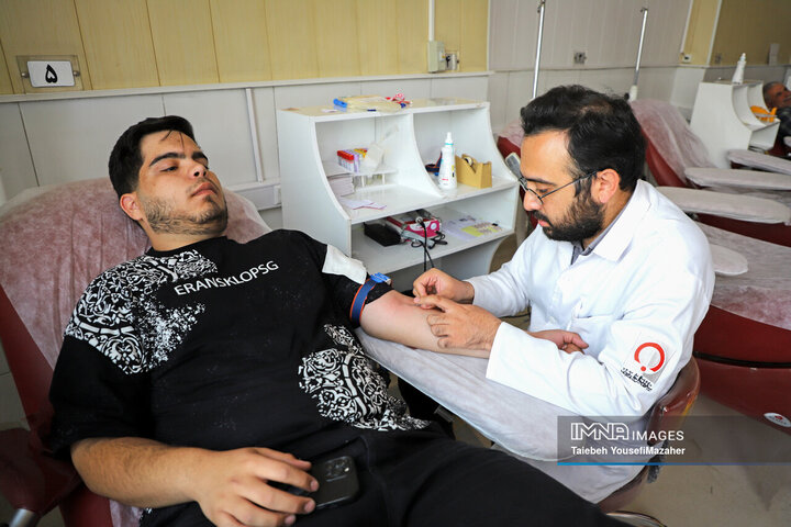 اهدای خون مردم همدان به حادثه‌دیدگان بندر شهید رجایی