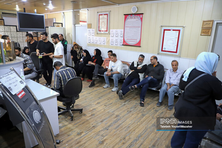 اهدای خون مردم همدان به حادثه‌دیدگان بندر شهید رجایی