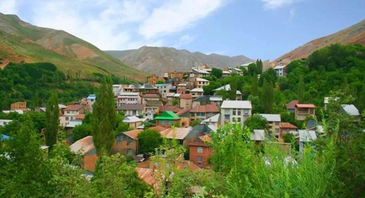 نقشی از شکوفه‌ها بر بوم بهار