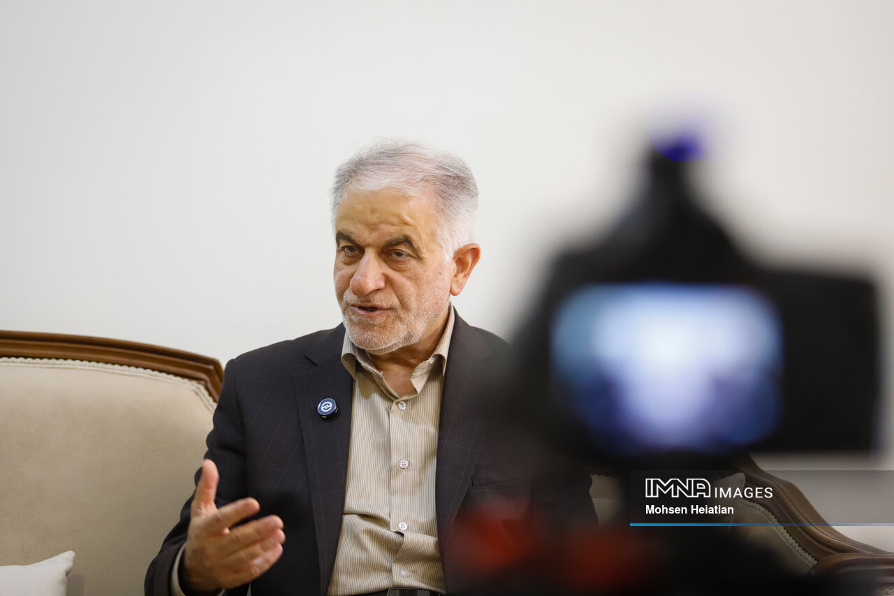 شوراها؛ نظارتی محض یا بازوی راهبری؟