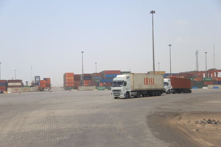 تخلیه و بارگیری بیش از ۳۳۰۰ کامیون از گمرک شهید رجایی در ۲ روز