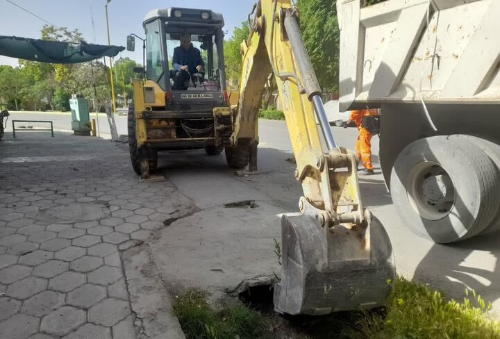 بیش از ۲۰ پل غیر ضروری و غیرقانونی در مبارکه تخریب شد