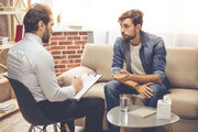 انتخاب مشاور بر کدام معیار باشد؟ تجربه یا تحصیلات؟