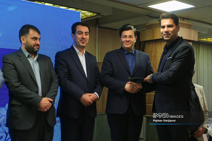 آیین تجلیل از خادمان ستاد سفر شهر اصفهان