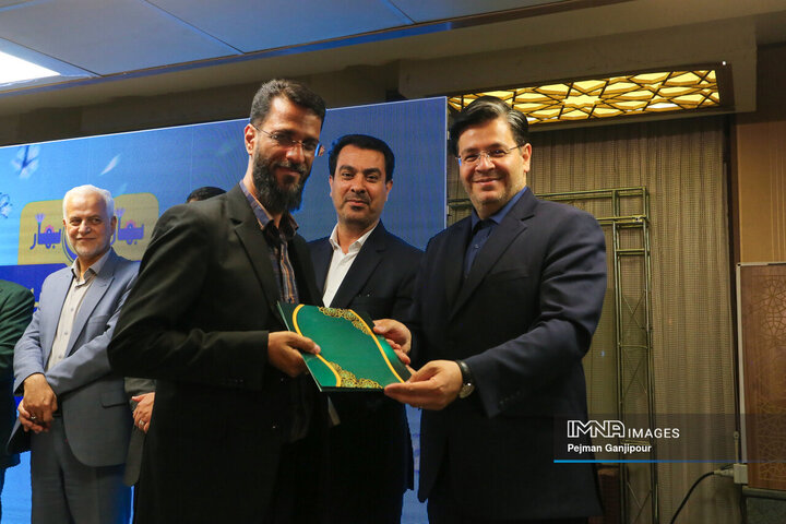 آیین تجلیل از خادمان ستاد سفر شهر اصفهان