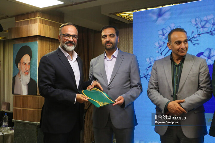 آیین تجلیل از خادمان ستاد سفر شهر اصفهان