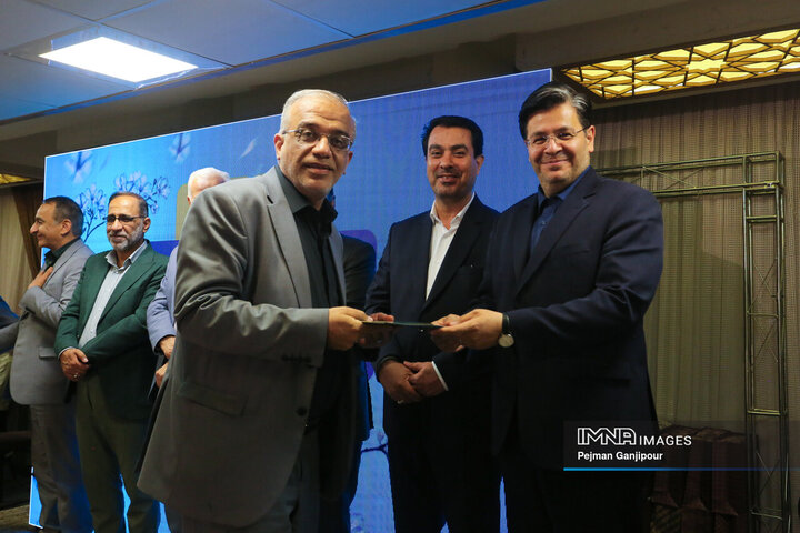 آیین تجلیل از خادمان ستاد سفر شهر اصفهان