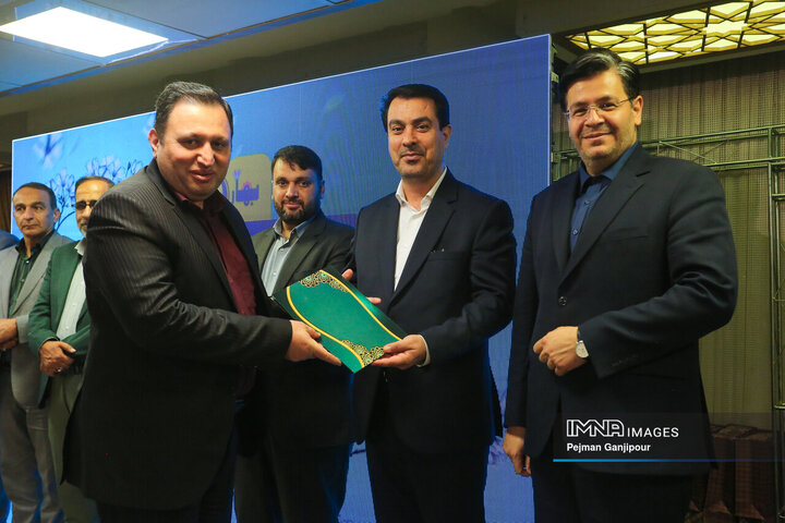 آیین تجلیل از خادمان ستاد سفر شهر اصفهان