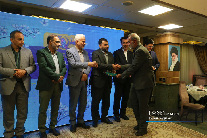 آیین تجلیل از خادمان ستاد سفر شهر اصفهان