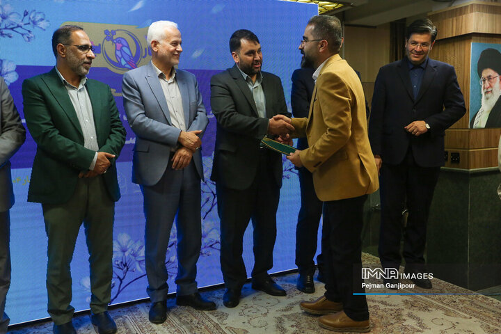 آیین تجلیل از خادمان ستاد سفر شهر اصفهان