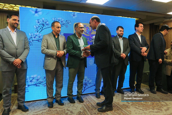 آیین تجلیل از خادمان ستاد سفر شهر اصفهان