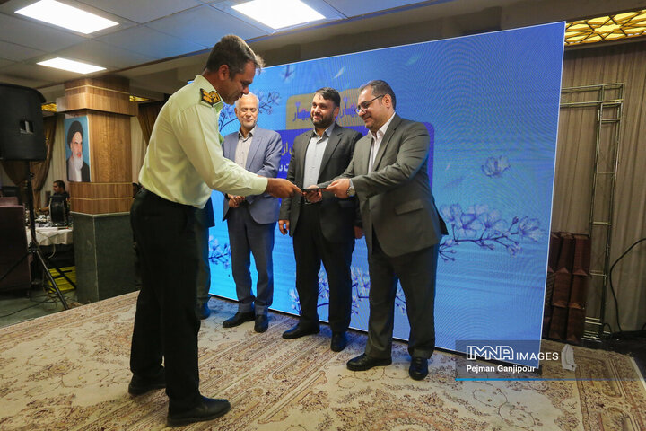 آیین تجلیل از خادمان ستاد سفر شهر اصفهان