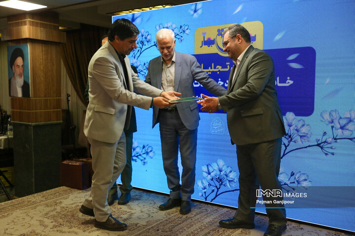 آیین تجلیل از خادمان ستاد سفر شهر اصفهان