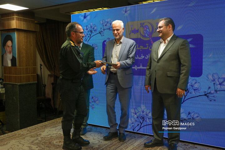 آیین تجلیل از خادمان ستاد سفر شهر اصفهان