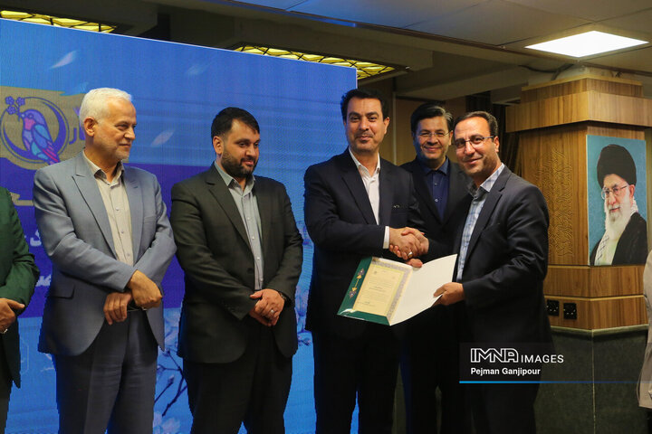 آیین تجلیل از خادمان ستاد سفر شهر اصفهان