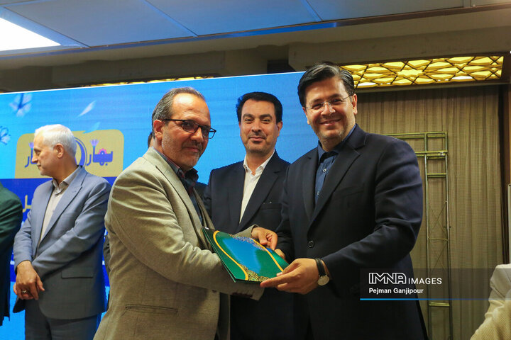 آیین تجلیل از خادمان ستاد سفر شهر اصفهان