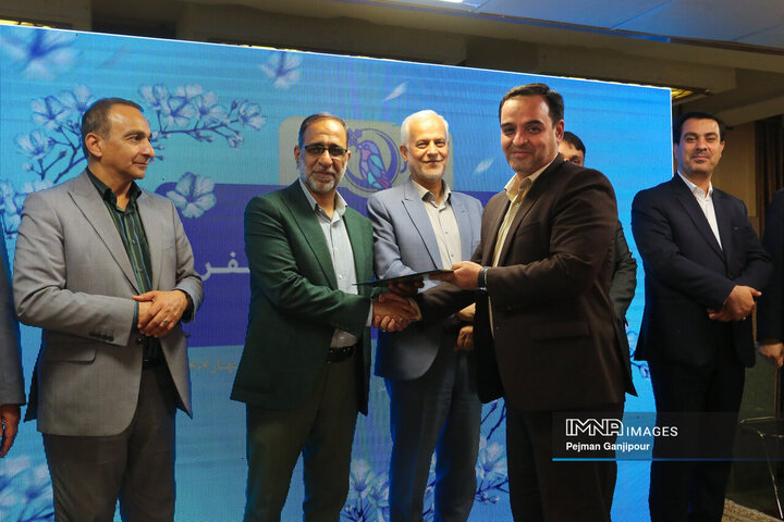 آیین تجلیل از خادمان ستاد سفر شهر اصفهان