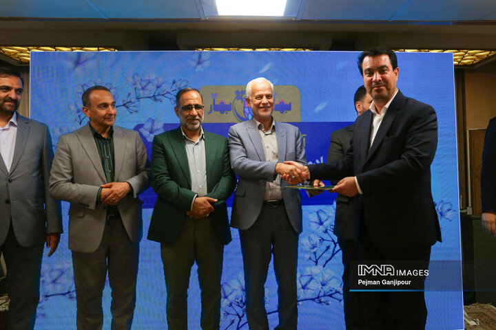 آیین تجلیل از خادمان ستاد سفر شهر اصفهان