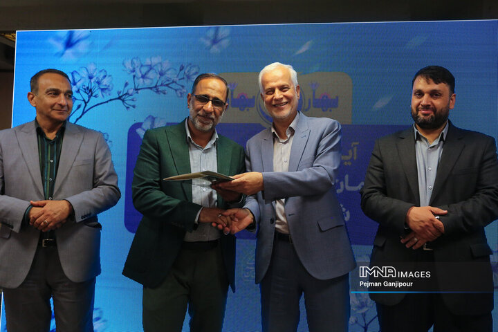 آیین تجلیل از خادمان ستاد سفر شهر اصفهان