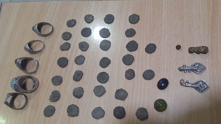 کشف ۴۰۰ عتیقه تاریخی در سنندج کشف ۴۰۰ عتیقه تاریخی در سنندج