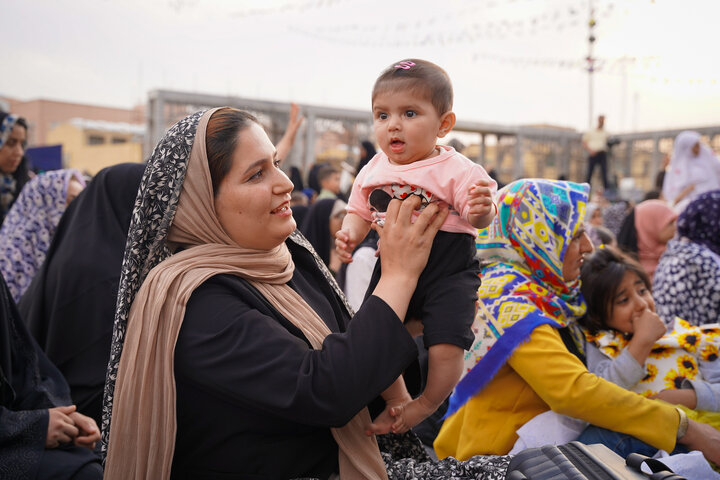 جشن روز دختر در حرم زینبیه اصفهان