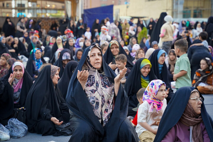 جشن روز دختر در حرم زینبیه اصفهان