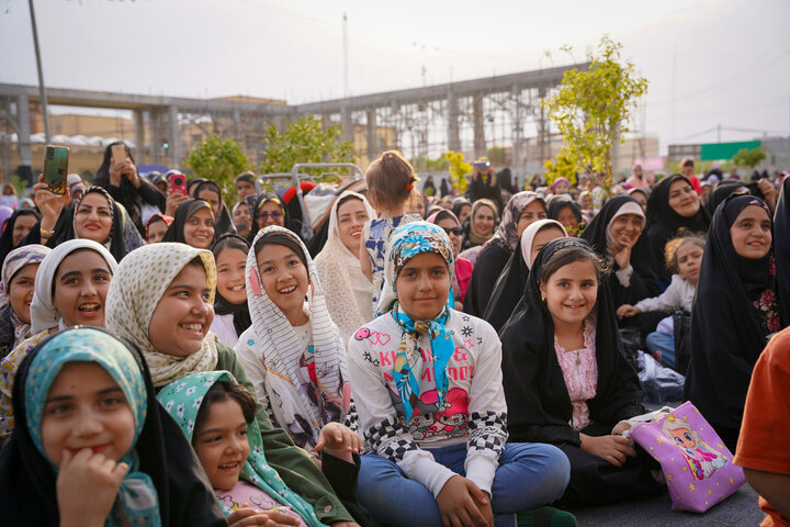 جشن روز دختر در حرم زینبیه اصفهان