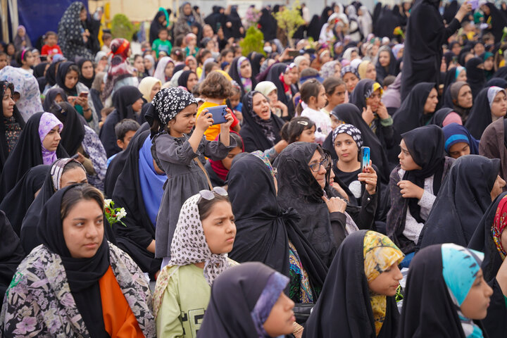 جشن روز دختر در حرم زینبیه اصفهان