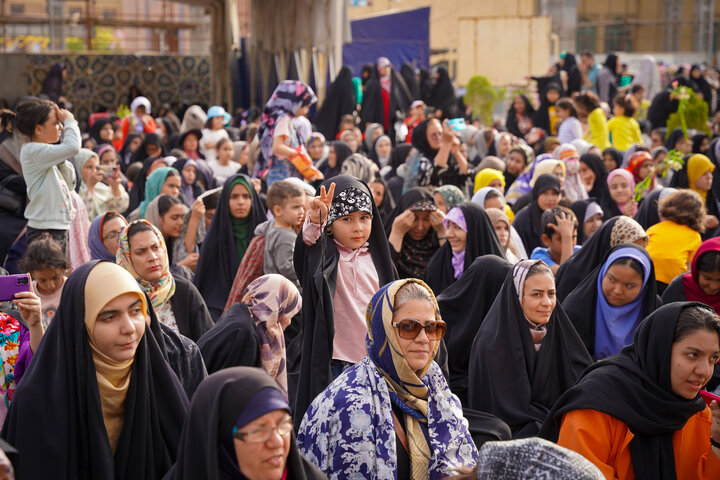 جشن روز دختر در حرم زینبیه اصفهان