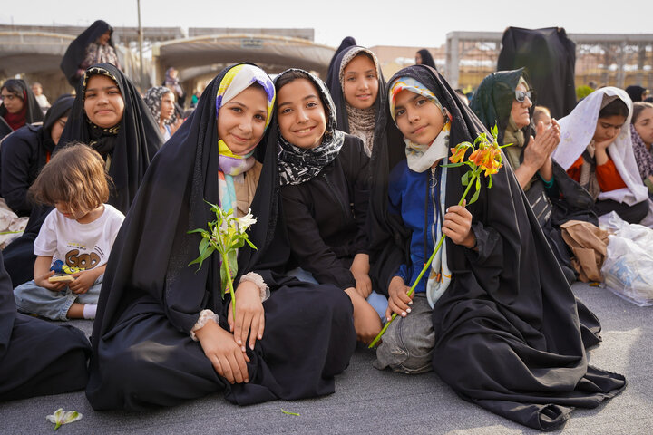 جشن روز دختر در حرم زینبیه اصفهان