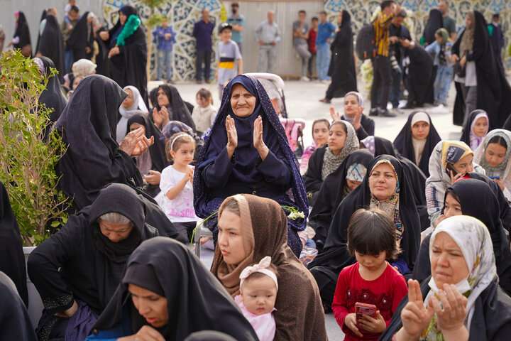 جشن روز دختر در حرم زینبیه اصفهان