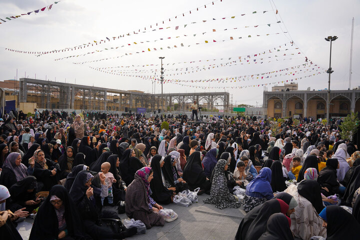 جشن روز دختر در حرم زینبیه اصفهان