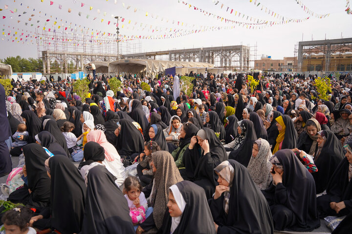جشن روز دختر در حرم زینبیه اصفهان