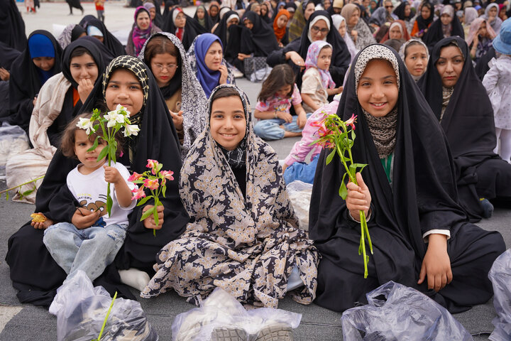 جشن روز دختر در حرم زینبیه اصفهان
