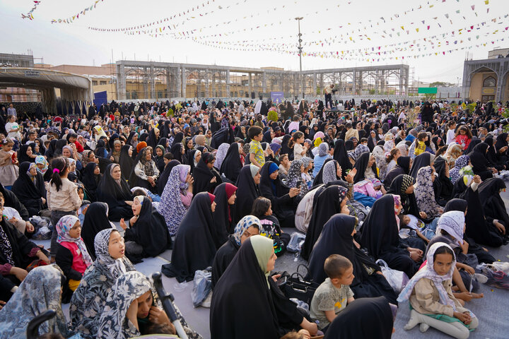 جشن روز دختر در حرم زینبیه اصفهان