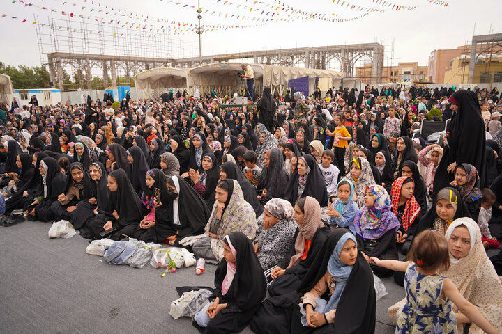 جشن روز دختر در حرم زینبیه اصفهان
