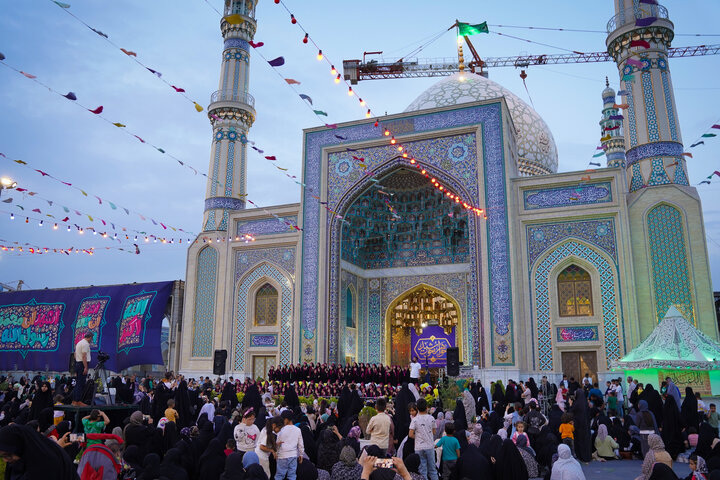 جشن روز دختر در حرم زینبیه اصفهان