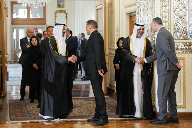 ادای احترام سفرا و نمایندگی‌های خارجی به قربانیان حادثه بندر شهید رجایی