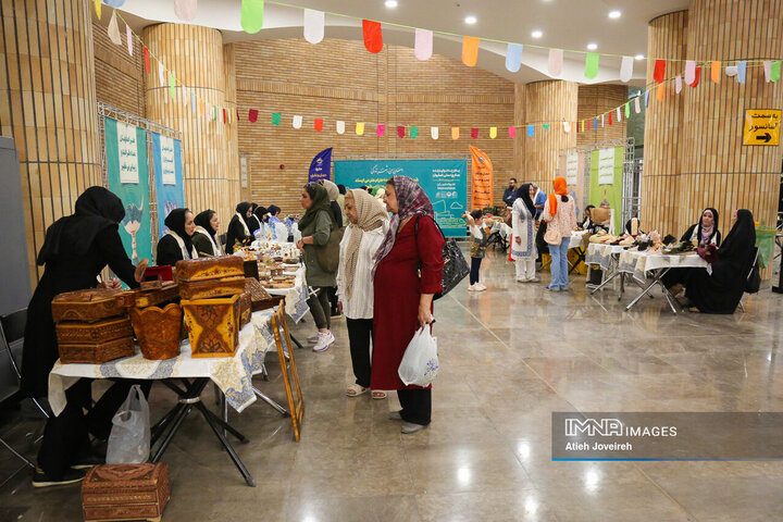 بازارچه تولید زنده صنایع دستی