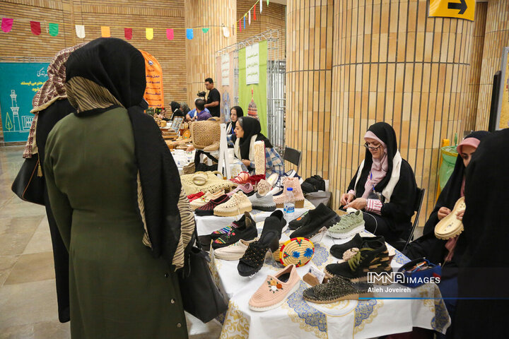 بازارچه تولید زنده صنایع دستی