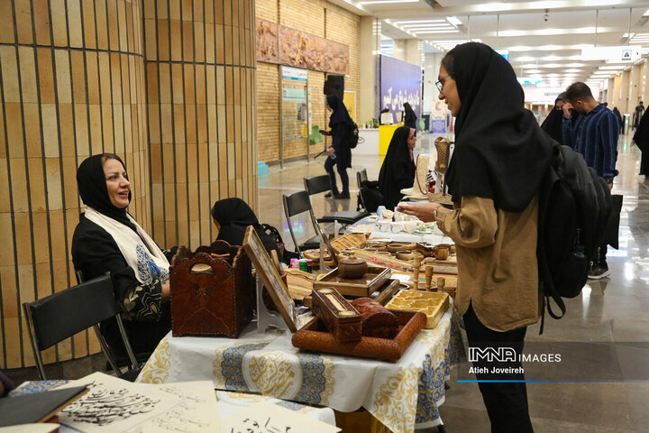 بازارچه تولید زنده صنایع دستی