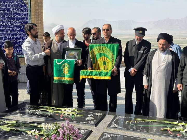 پرچم رضوی در شهرکرد به اهتزاز درآمد