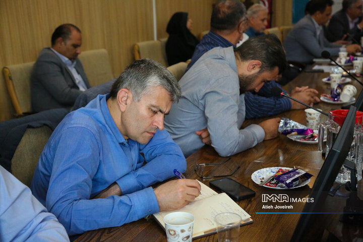 نشست کاربست پروژه‌های پژوهشی شهرداری اصفهان