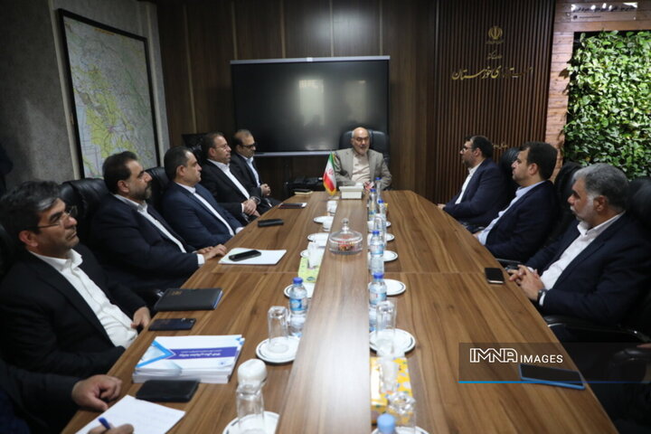 انتقال حساب بانکی شرکت‌ها به خوزستان پیگیری می‌شود