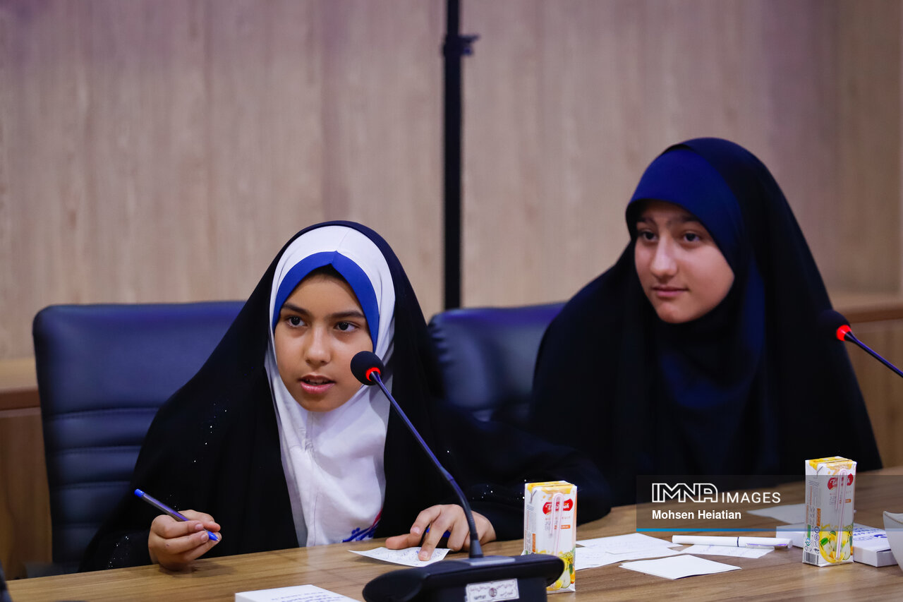 دخترانه‌هایی از جنس مقاومت