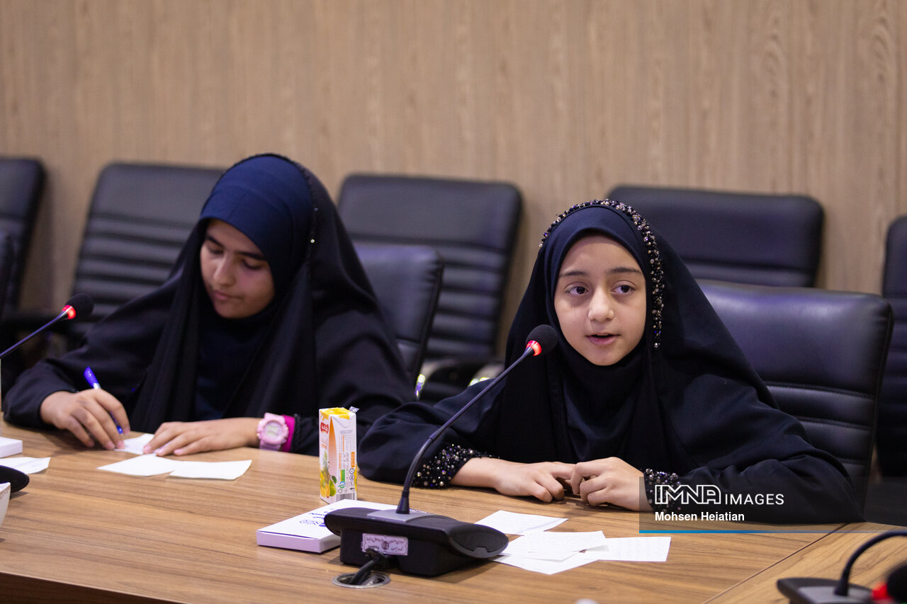 دخترانه‌هایی از جنس مقاومت