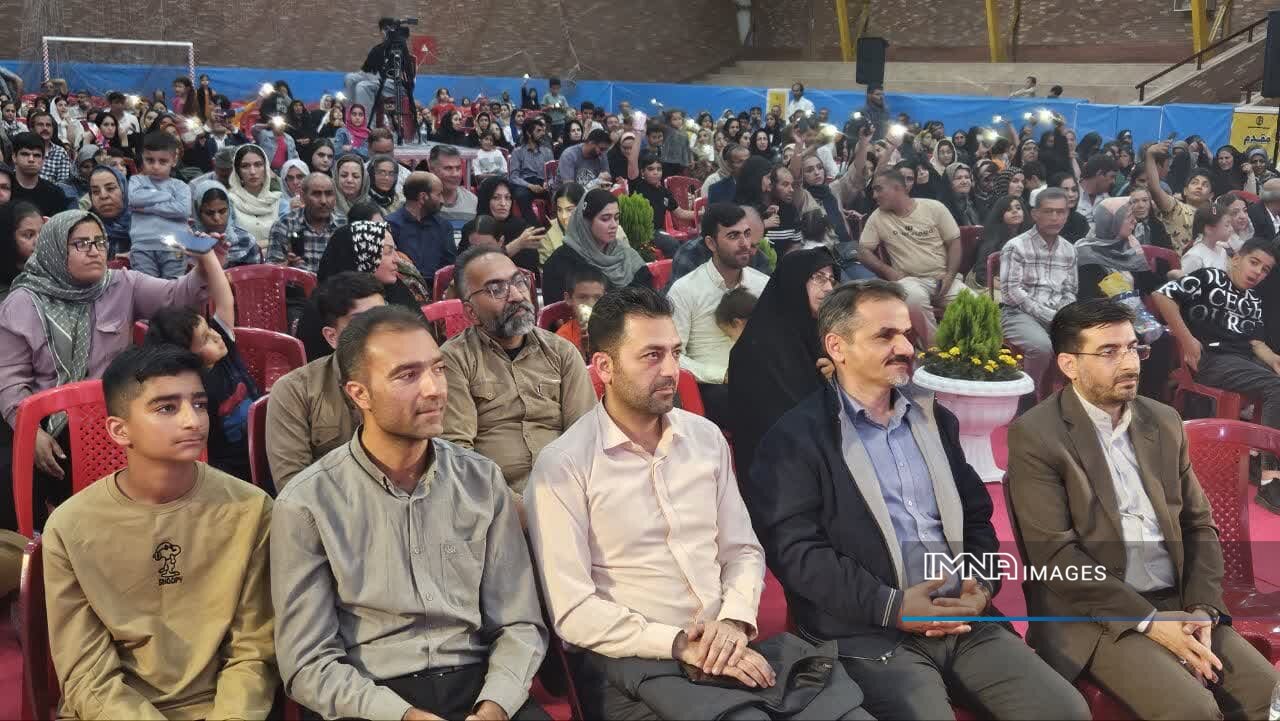 برگزاری جشن بزرگ خانوادگی روز جهانی کاروکارگر در منطقه ۱۰ اصفهان